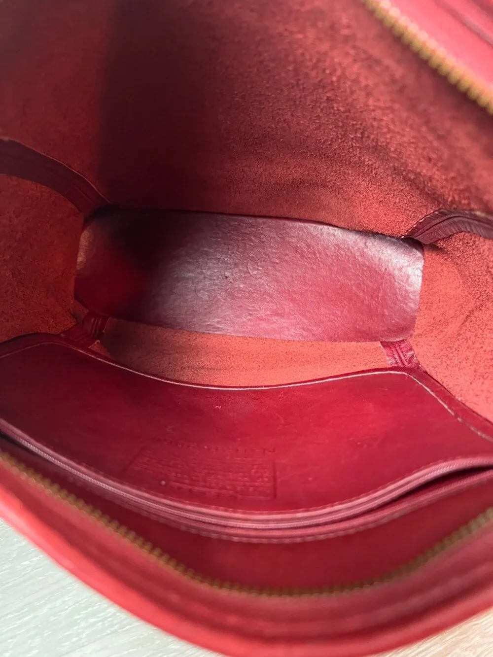 Red Coach 9060 is a vintage 